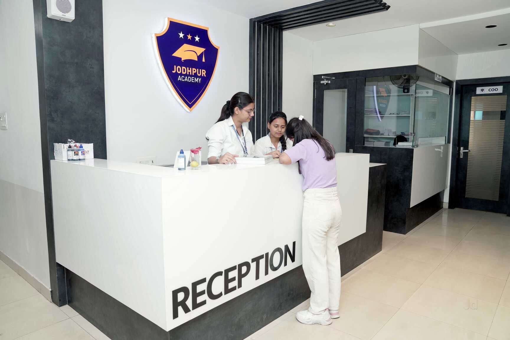 Image gallery marquee